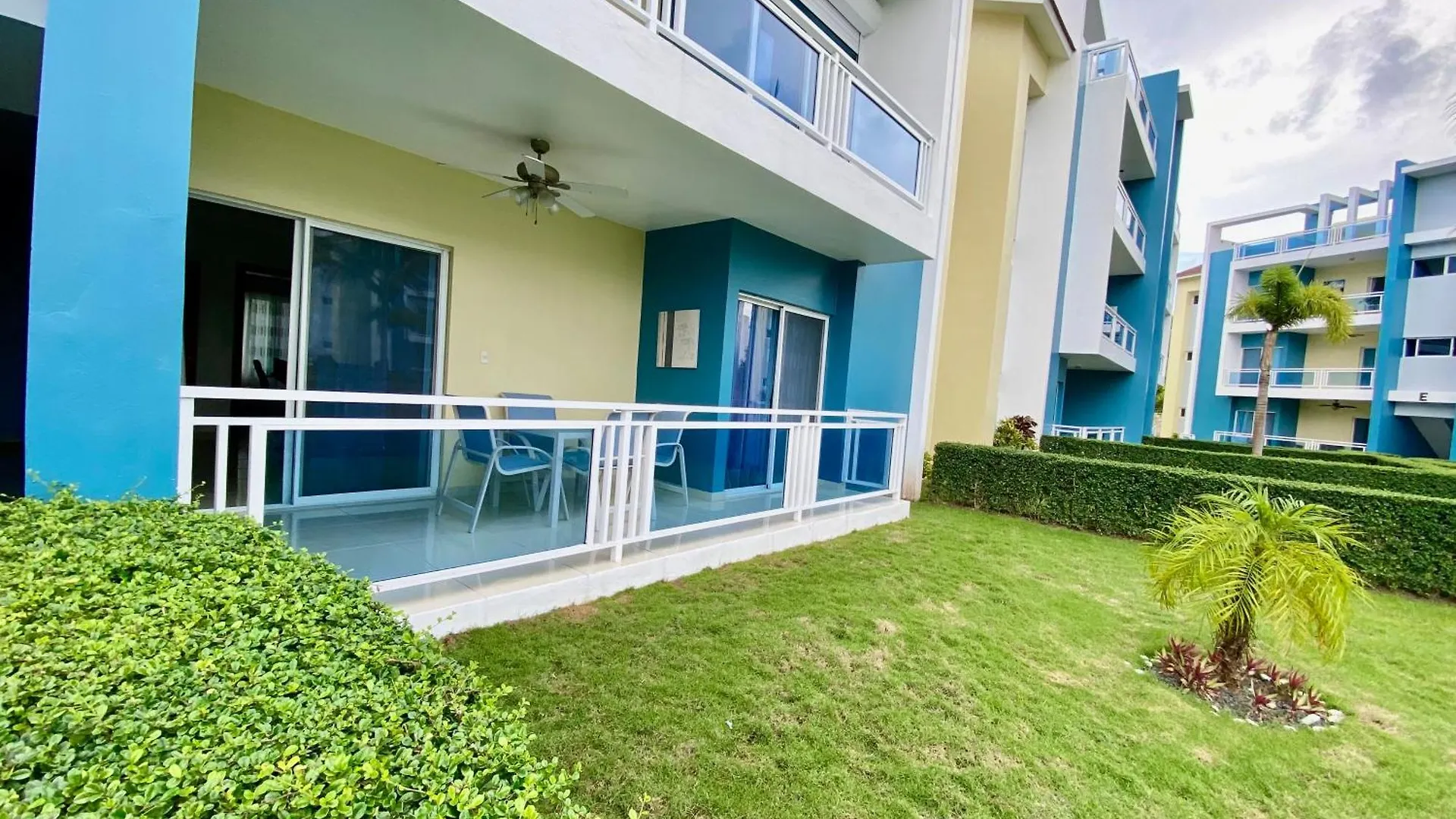 Radiant Realm Residence Free Parking Bbq Central Los Corales بونتا كانا شقة