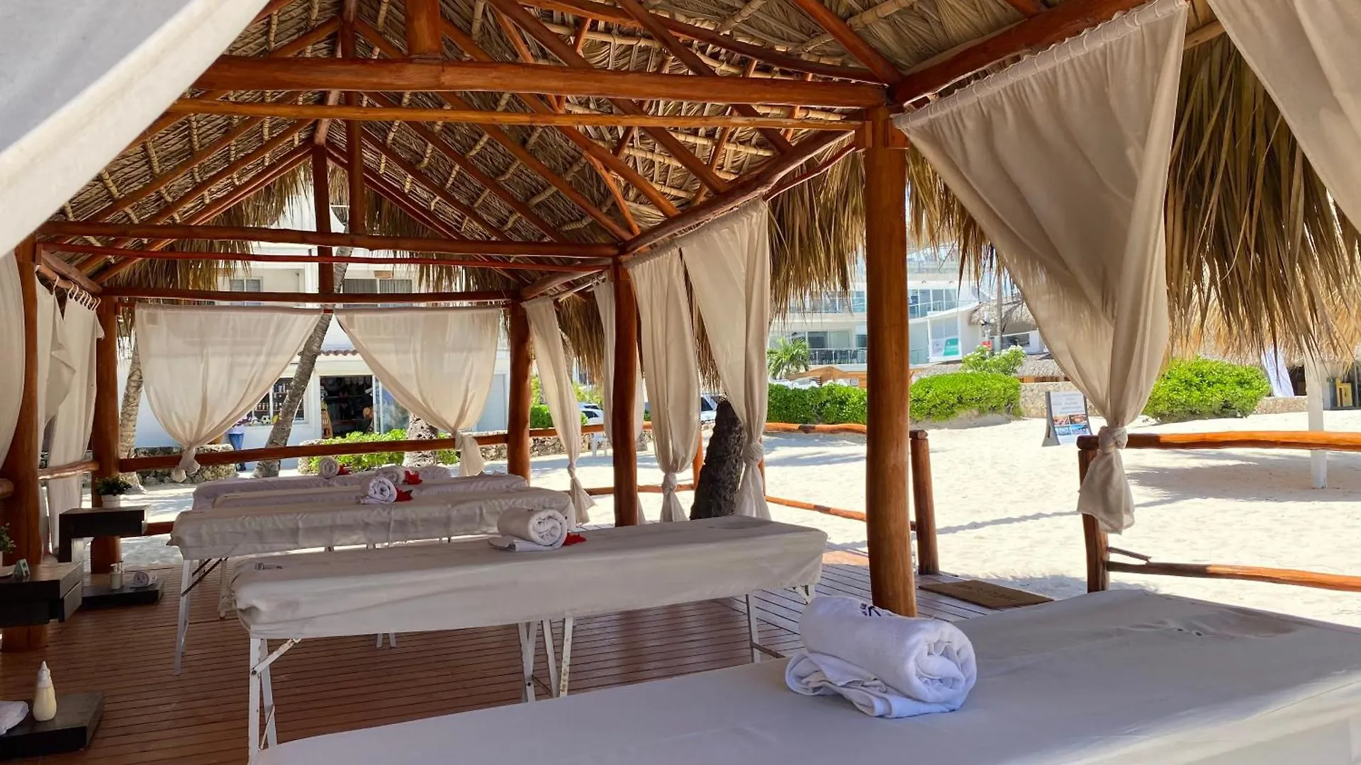 Radiant Realm Residence Free Parking Bbq Central Los Corales بونتا كانا 0*,